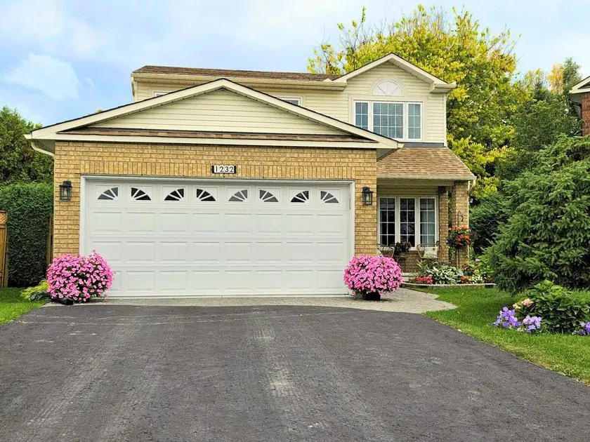 Large 4BD Home in Orleans with Pool - Image 1