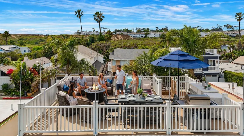 Lux Beach Rooftop, Bikes, King beds, A/C, Parking - Image 1