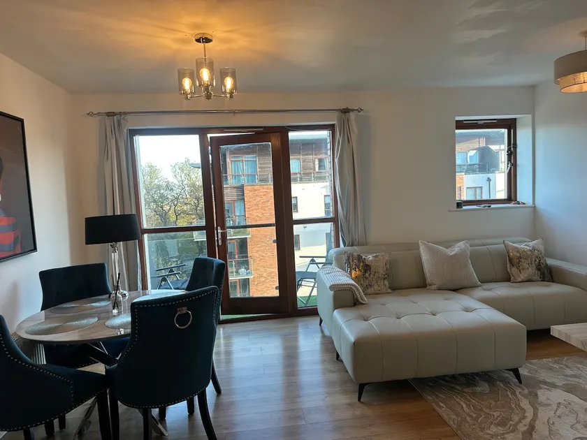 Beautiful Apartment - beside Dublin Airpor - Image 1