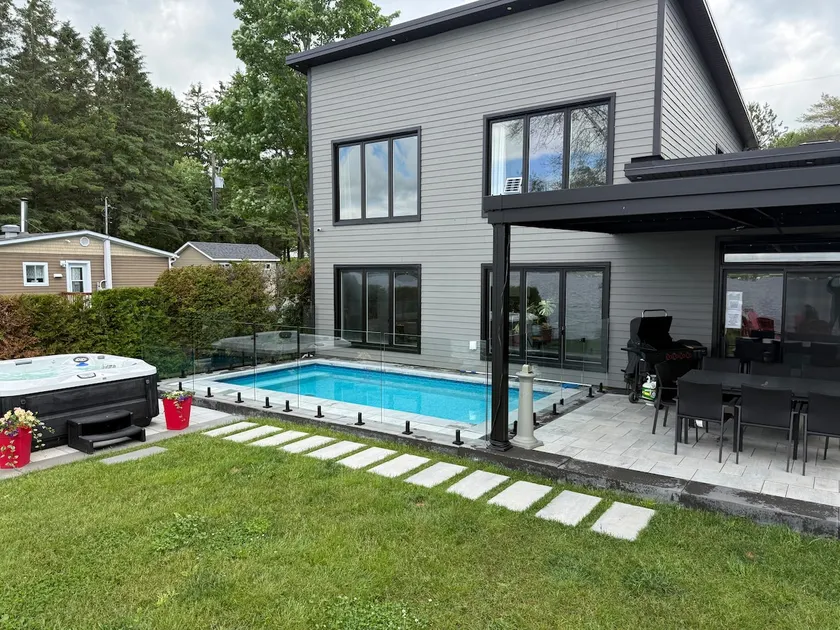 Panoramic Chalet Spa & Pool, Lac Aylmer - Image 1