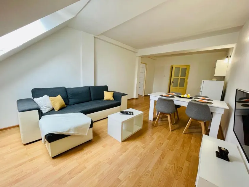 Comfortable apartment overlooking the fountain - Image 1