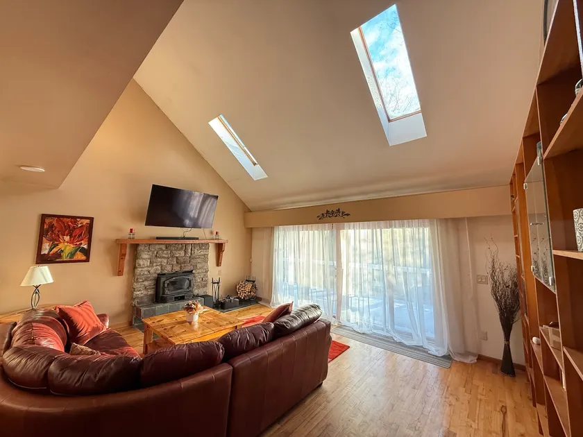 Waterville Estate chalet perfect for relaxing stays Access to Pool, Hot Tub, Gym - Image 1