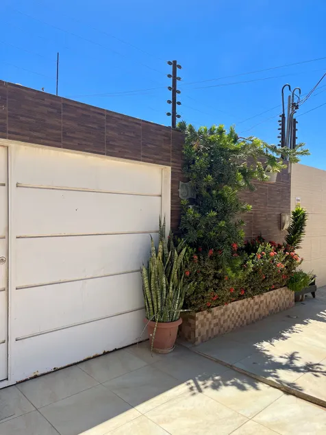 Modern, Complete and Well Located. - Image 1