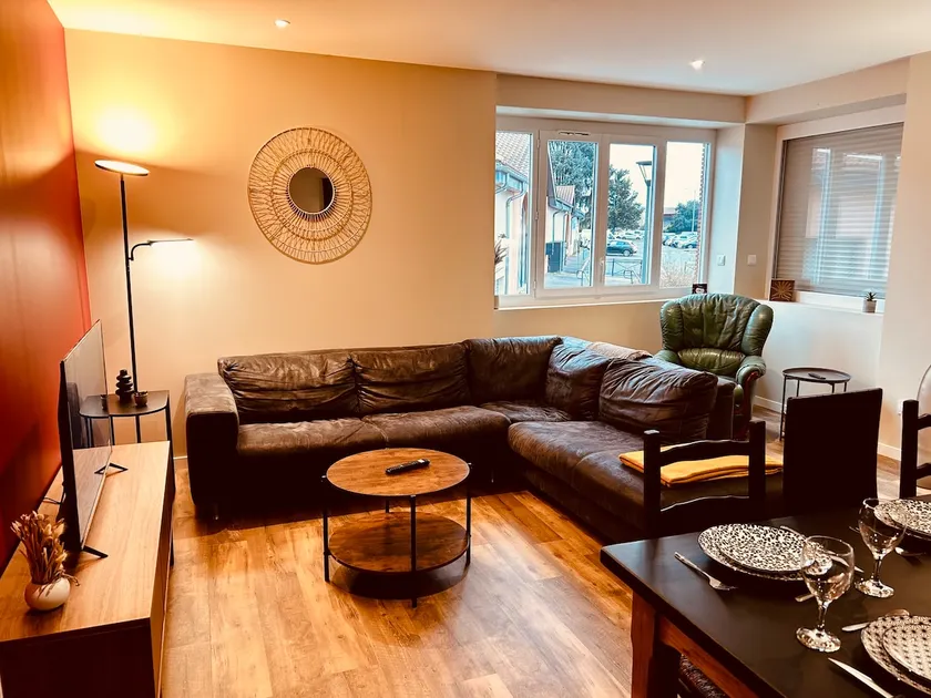”At home” - Entire 4-bedroom apartment with private bathroom - Image 1