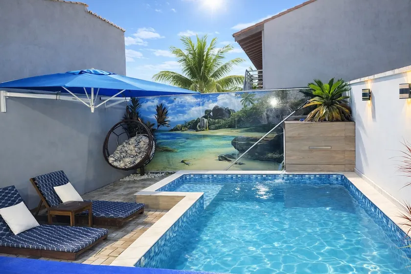High-end house with private pool - Image 1