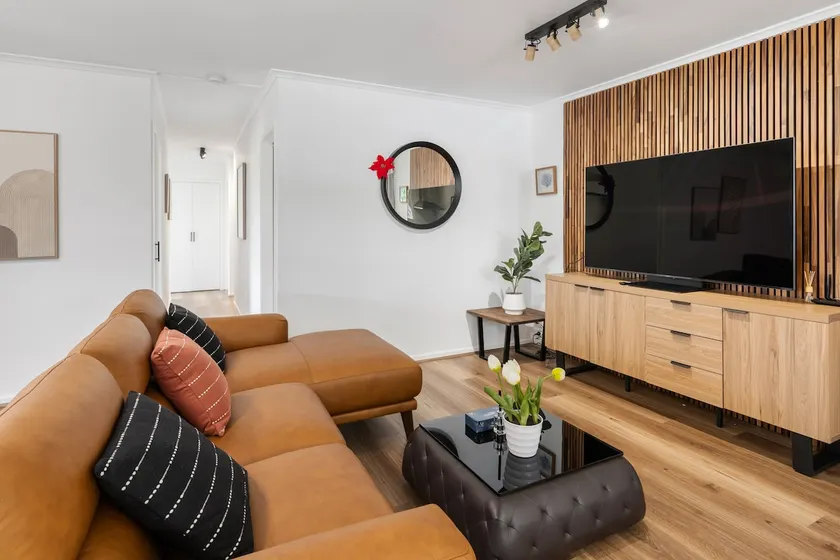 Modern Comfort near Westfield - Image 1
