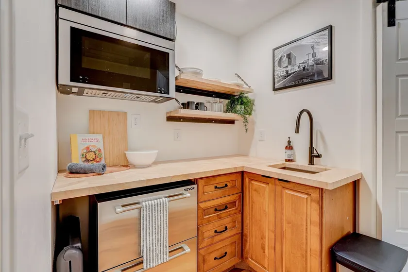 Industrial Executive Suite - Image 1