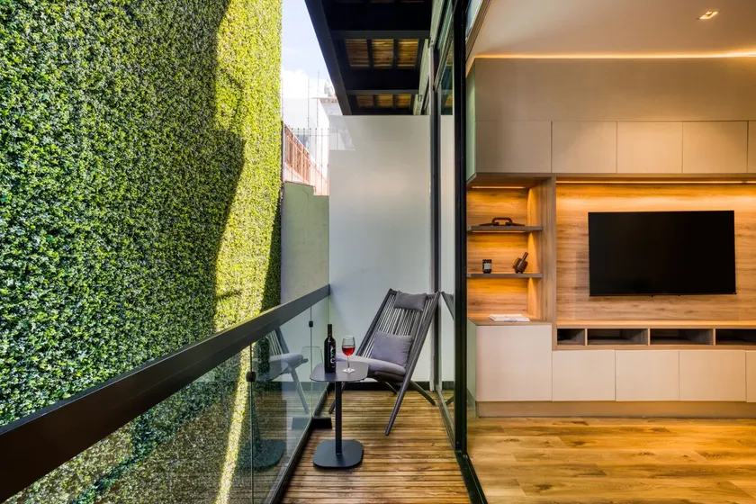Aesthetic Studio with Private Balcony | Rooftop with Jacuzzi - Image 1