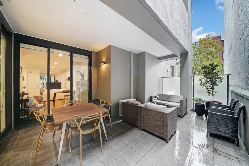 Courtyard City Apartment - Image 1