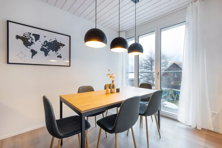 Modern Alpine Stay with free parking - Image 1