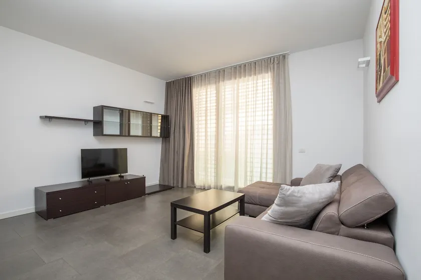 Captain's Tower 1 Apartment - Image 1