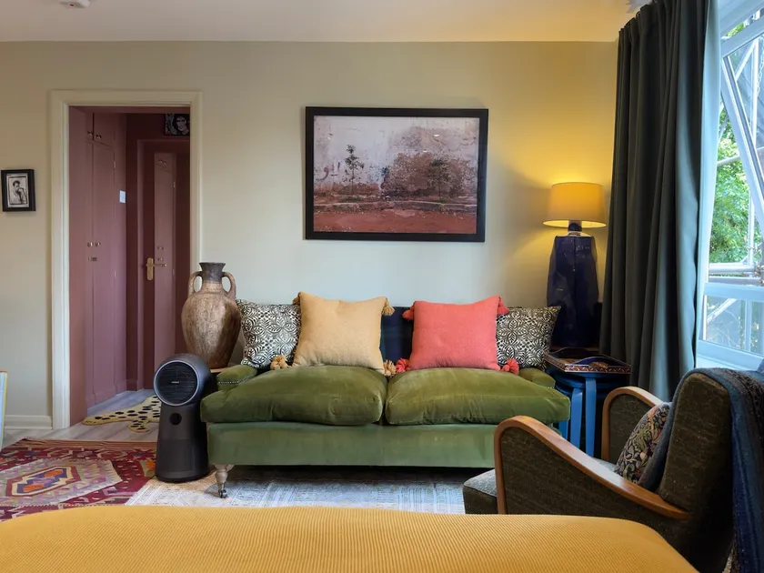 Cosy Creative East London Flat - Image 1
