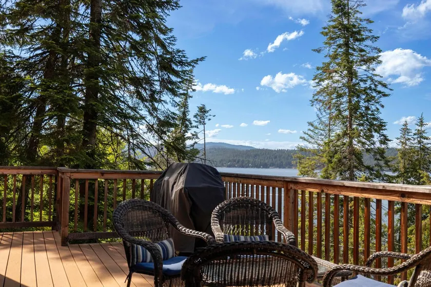 Cozy Lakeview Haven | Spacious Deck & BBQ - Image 1