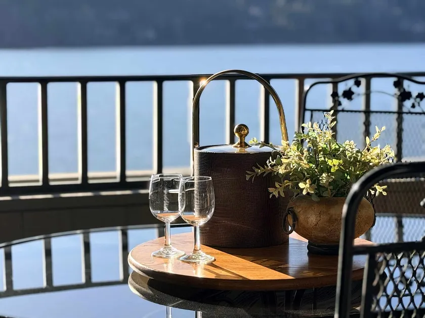 Charming Lakeside Condo with Private Balcony + BBQ - Image 1