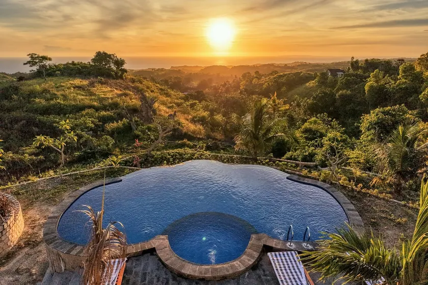 Private Retreat Villa with Sunset View - Image 1