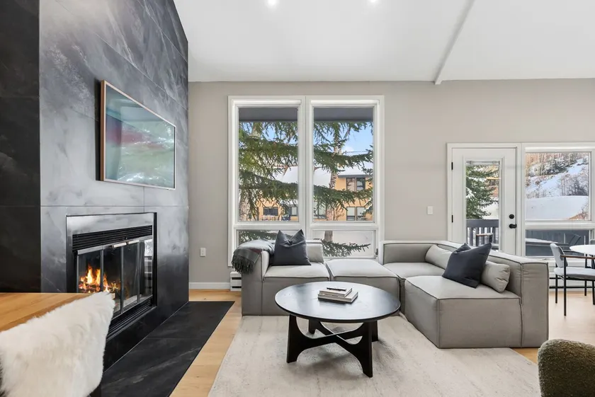 Alpine Enclave Central with Resort Amenities - Image 1