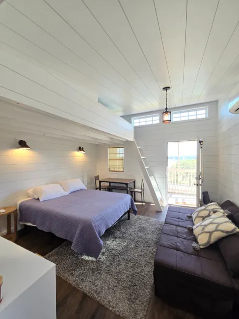 Moonbeam Cabin - Image 1