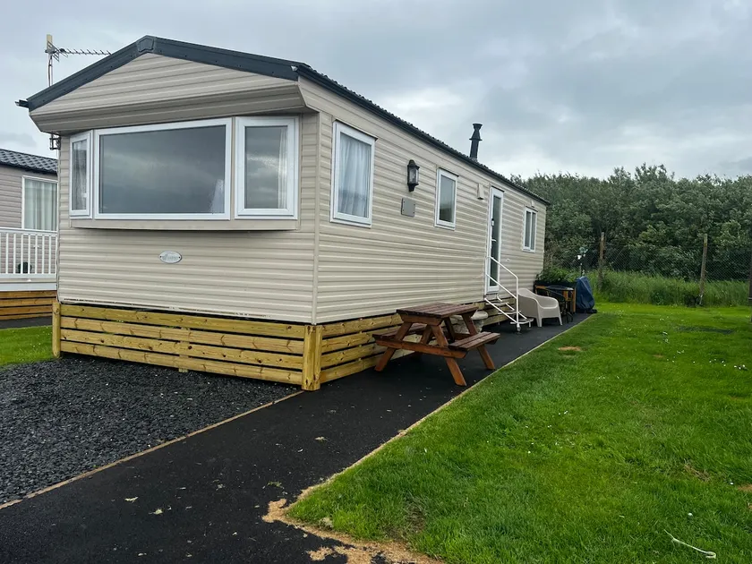 Quiet home with ensuite & parking near ocean walks - Image 1