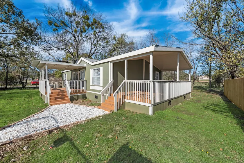 Newly Remodeled Mobile Home The Green Showcase! - Image 1