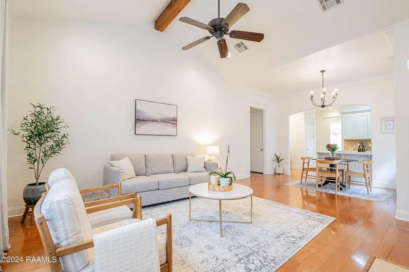 Charming two bedroom house in center of Lafayette - Image 1