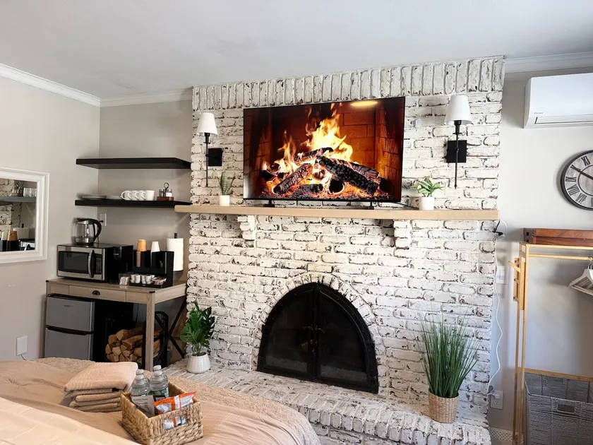 Cozy, Chic, Fireplace Studio Getaway Certified! - Image 1