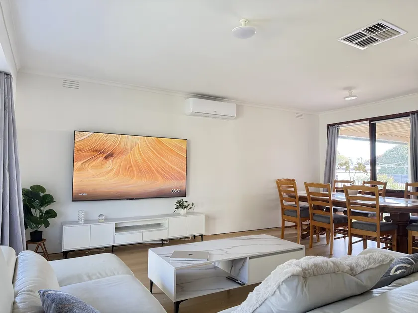 8 Bedroom Retreat - 2 Full Houses on Property - Image 1