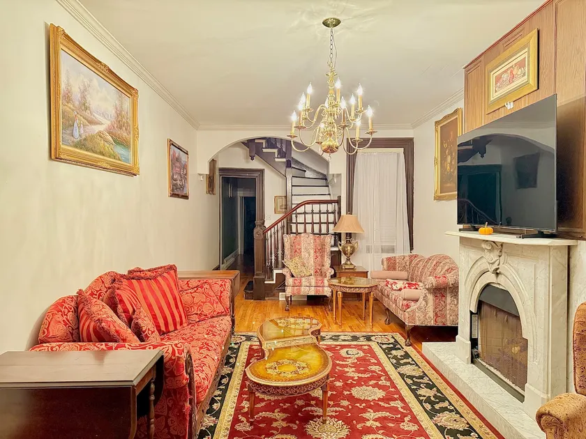 Downtown Harrisburg Victorian | Walkable & Central - Image 1