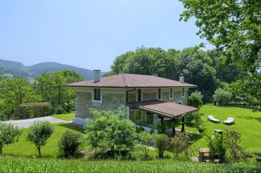 Casa Rural para 8 personas en Arratia y Gorbea - Image 1
