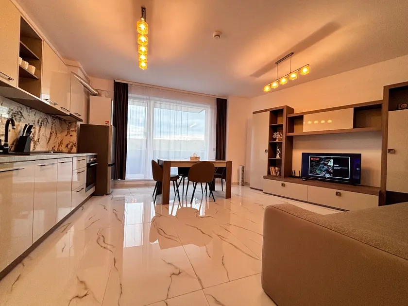 Tamy Airport Apartment - Parking, Kingsize Bed - Image 1