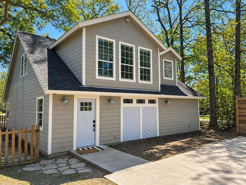 Carriage House - Image 1