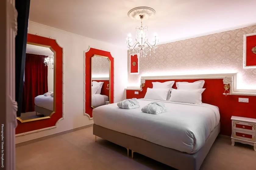Loveroom Royal Diamond - Spa and Sauna Suite - Image 1