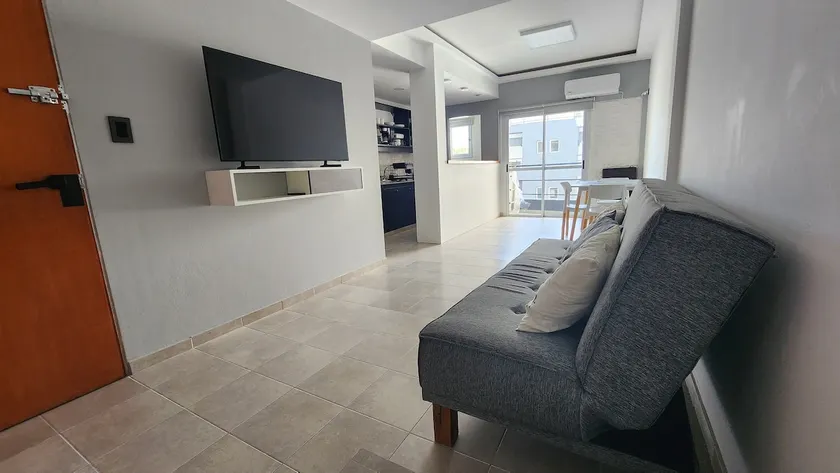 Beautiful refurbished apartment, brand new. - Image 1