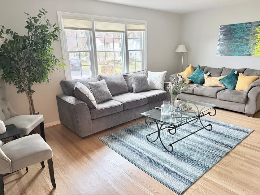 Irondequoit Bay house: Spacious 3BR/2BA Getaway - Image 1