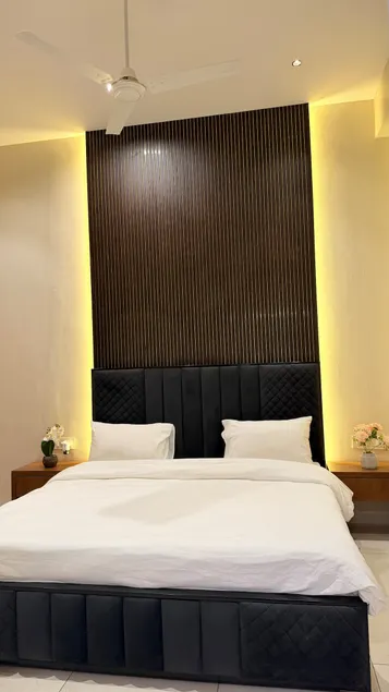 Elegant couple -Friendly Room I Prime city Area - Image 1