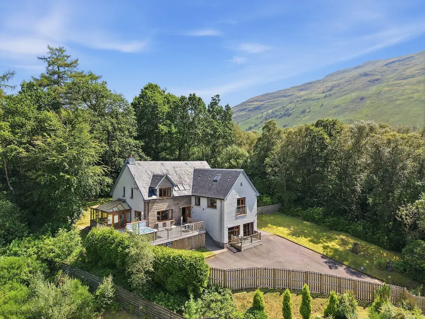 Loch View, Hot Tub, Near Loch Lomond, Pet-friendly - Image 1