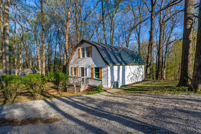 Cozy cottage in the woods next to Lake Cumberland - Image 1