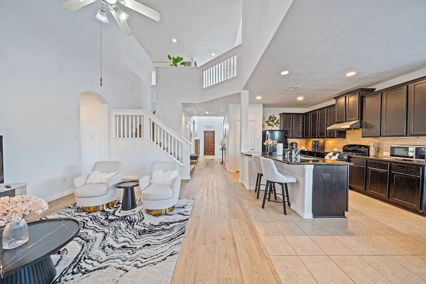 Best Airbnb near Katy Asian Town - Image 1