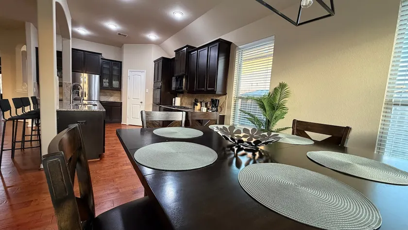 Quiet & Spacious Home - for a business/family trip - Image 1