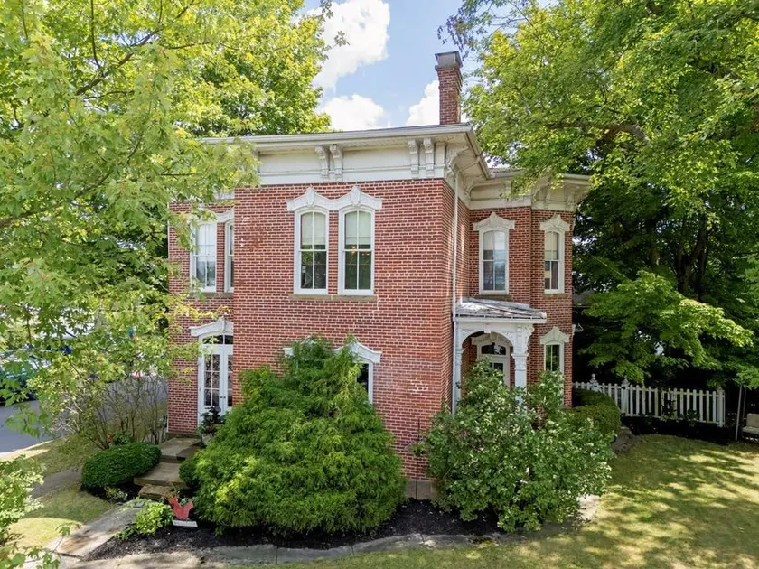 Boutique 1868 Victorian, Gateway to Mohican - Image 1