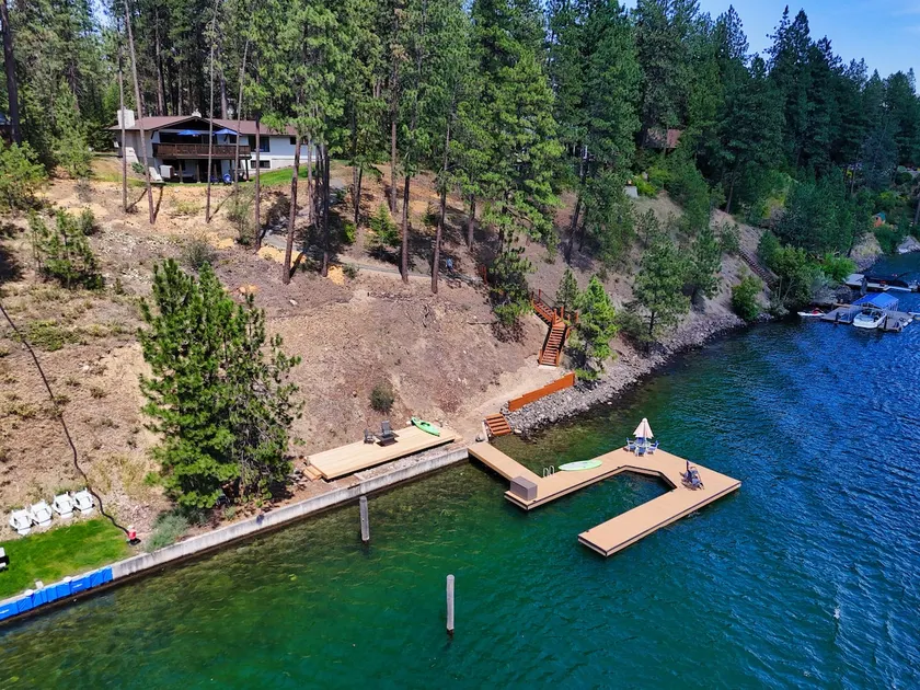 Riverfront Haven - Image 1