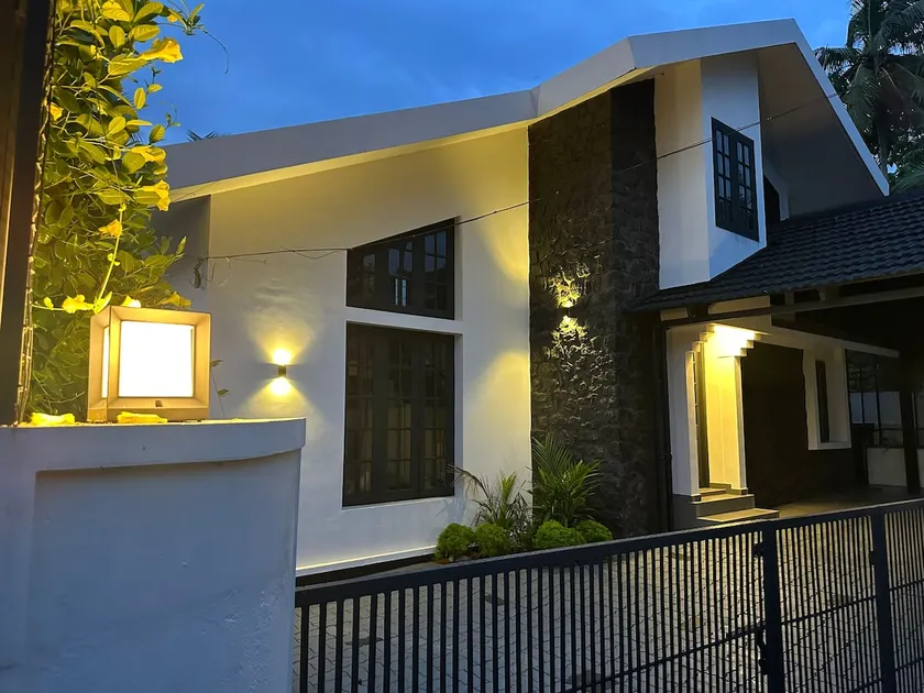 Cosy Home with AC. Heart of the town near lake. - Image 1