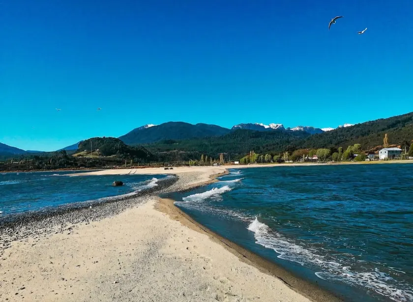 Between the sea and the mountain range - Carretera Austral Cabin - Image 1