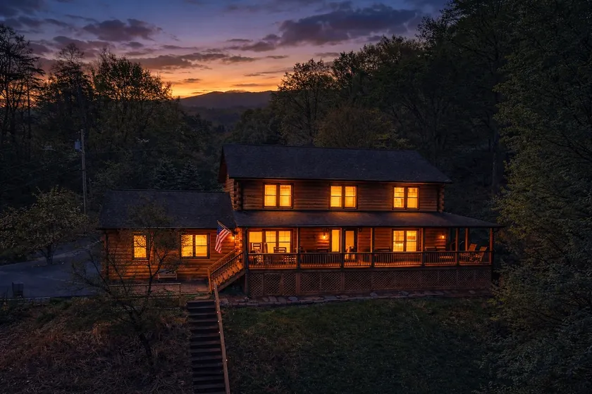 The Overlook | 5m to SNP | Pano Views | Firepit - Image 1