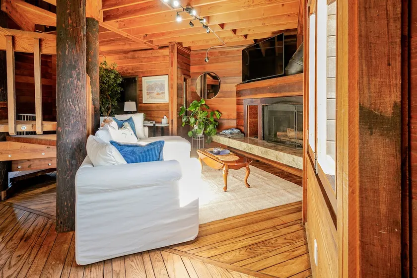 Beautiful Redwood Cabin, 2 Masters, Hot Tub - Image 1