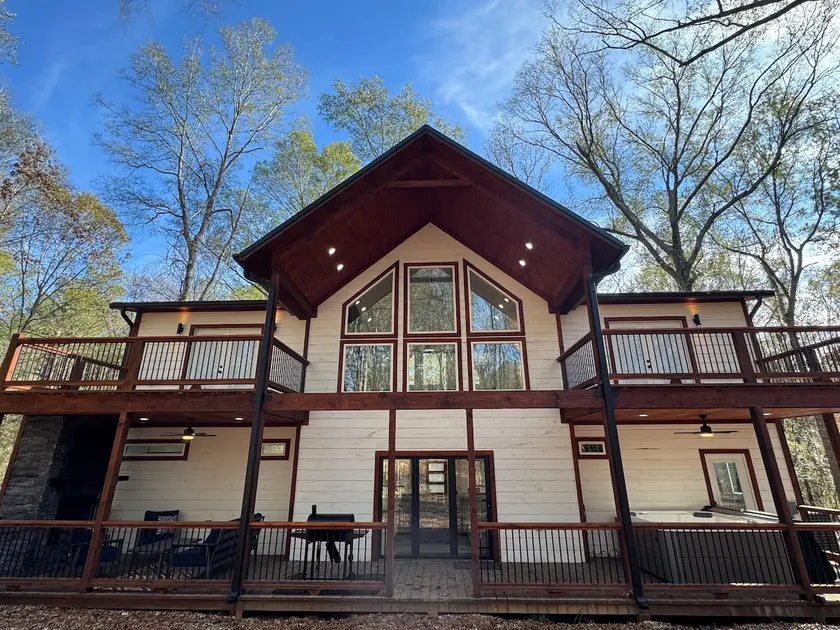 The Gorgeous New Skyfall Cabin Sleeps 10 in Style! - Image 1