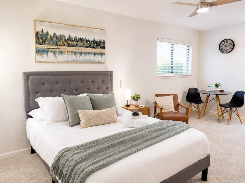 Beth Private Studio • Stylish Stay Near Kalahari - Image 1