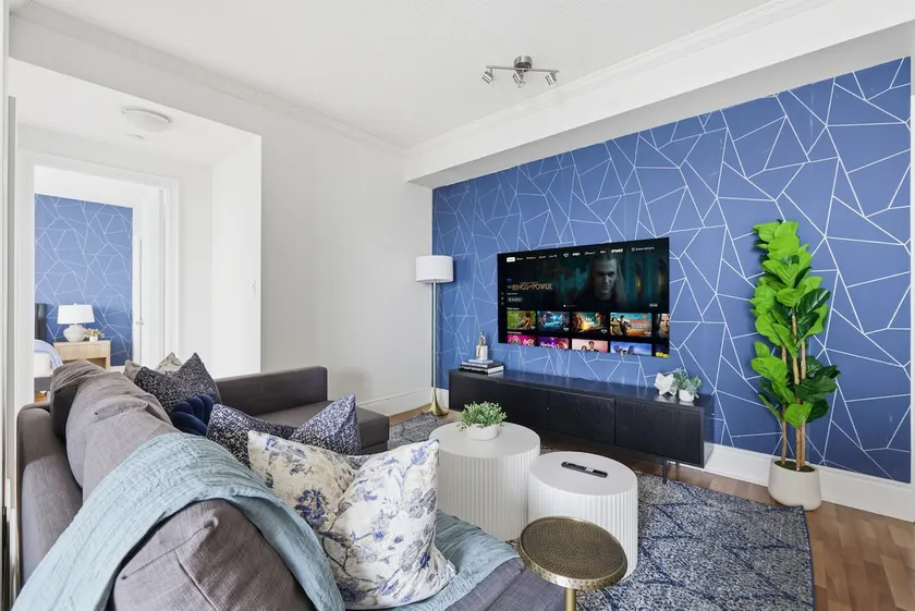 Stylish 3br Condo - Parking - 65” TV - Image 1