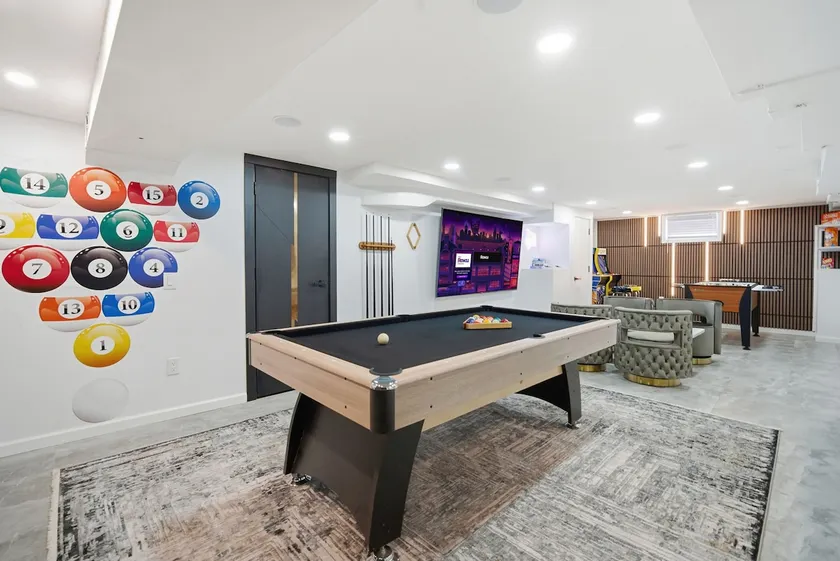King Bed w/ Game Room near Massmutual w/ Riverview - Image 1