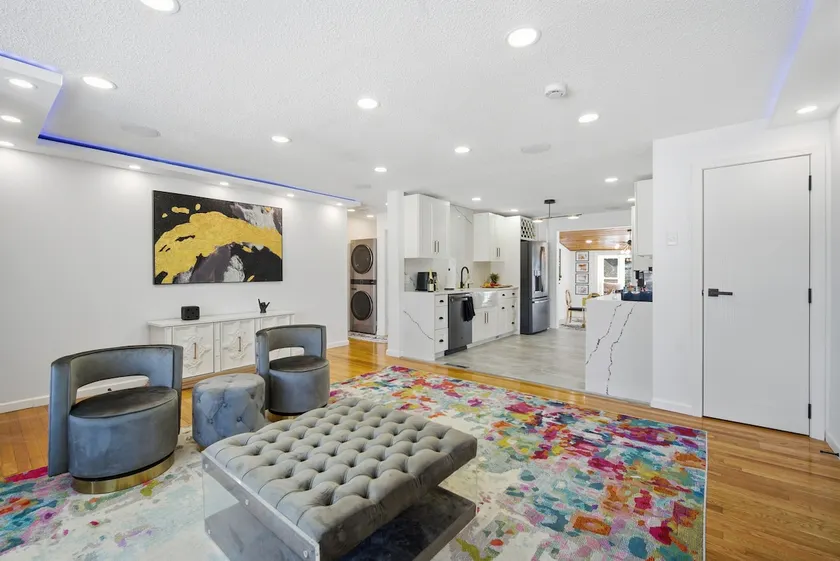 King Bed w/ Game Room near Massmutual w/ Riverview - Image 1
