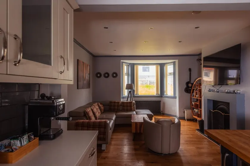 Luxury Cottage in the Heart of Portree HS - Image 1